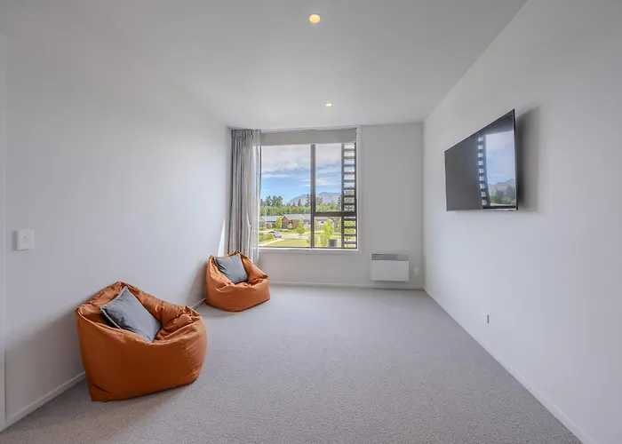 Luxurious Townhouse Just Minutes From