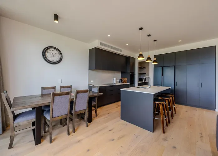 Luxurious Townhouse Just Minutes From Holiday home *