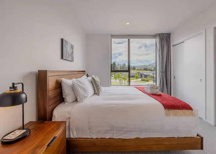 Luxurious Townhouse Just Minutes From *