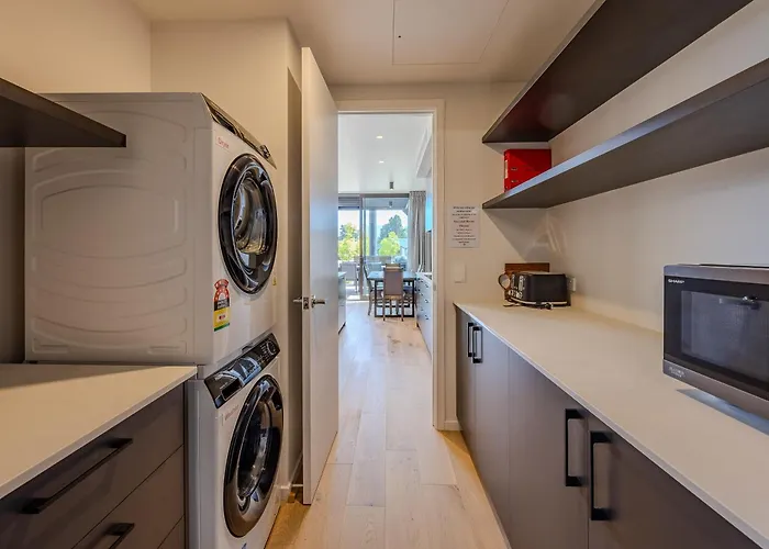 Luxurious Townhouse Just Minutes From