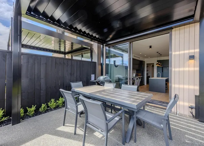 Luxurious Townhouse Just Minutes From Holiday home
