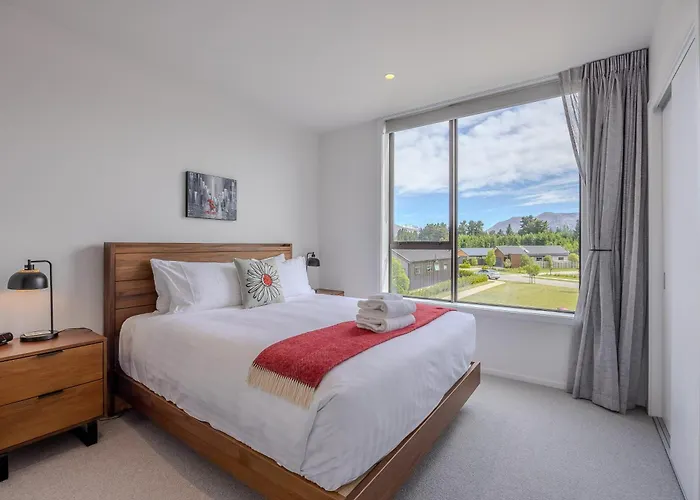 Luxurious Townhouse Just Minutes From *