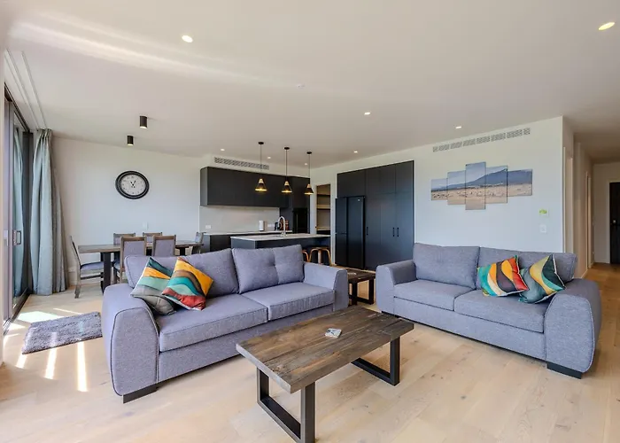 Luxurious Townhouse Just Minutes From Wanaka