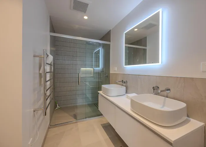 Luxurious Townhouse Just Minutes From