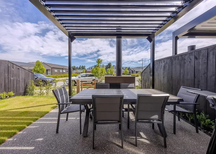 Luxurious Townhouse Just Minutes From Holiday home