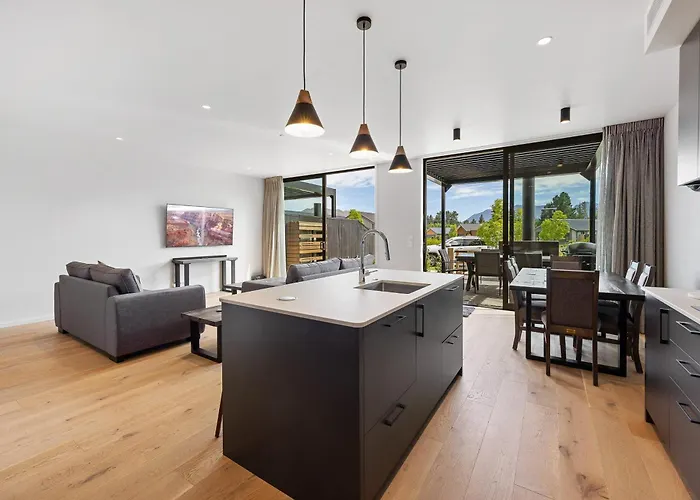 Luxurious Townhouse Just Minutes From Holiday home Wanaka
