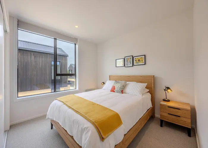 Luxurious Townhouse Just Minutes From *