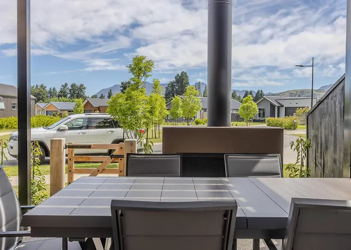 Luxurious Townhouse Just Minutes From